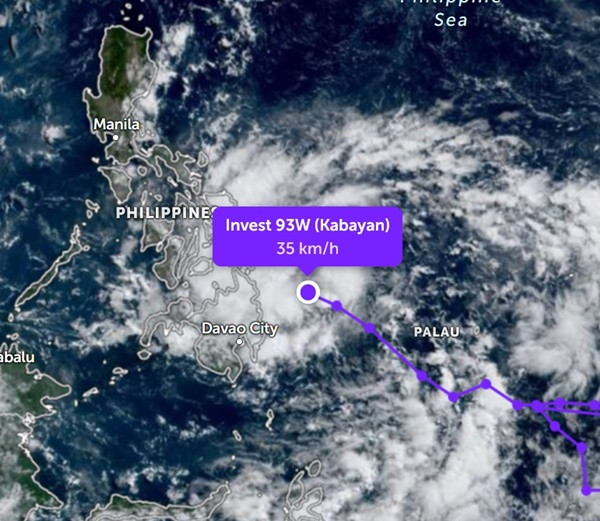 Vị trí của áp thấp nhiệt đới Aghon (Kabayan) vào sáng nay: Nó đã đến khá gần Philippines. Ảnh: Zoom Earth, JMA.