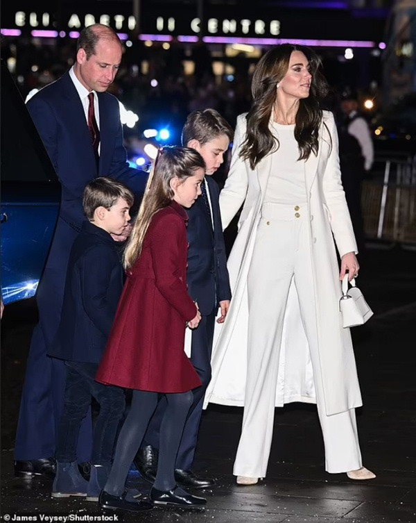 Gia đình William - Kate hồi tháng 12/2023. Ảnh: James Veysey/ Shutterstock.