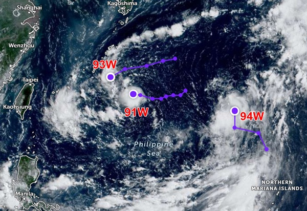 3 áp thấp cùng đang ở Tây Bắc Thái Bình Dương. Ảnh: Zoom Earth, JMA.