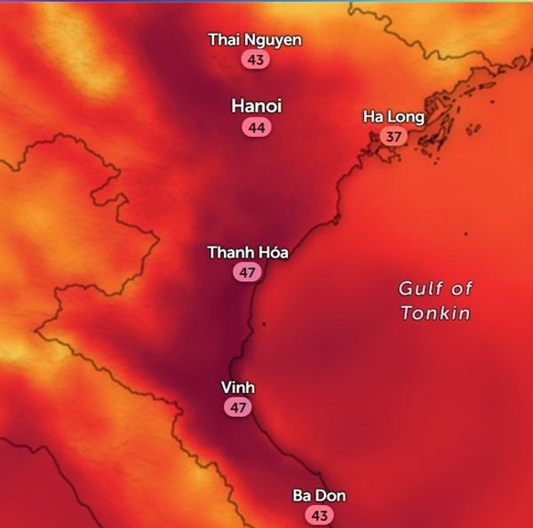 Trong khi ngoài Biển Đông đang có áp thấp thì trên đất liền, thời tiết miền Bắc và miền Trung nước ta vào chiều 30/5 rất nóng (những con số trong hình là nhiệt độ cảm nhận, tính theo độ C). Ảnh: Zoom Earth, OpenStreetMap.