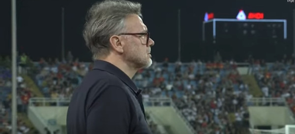 HLV Philippe Troussier không có nhiều phản ứng khi ĐT Indonesia ghi bàn trong trận đấu tối 26/3. Ảnh: FPT Play. HLV Philippe Troussier không có nhiều phản ứng khi ĐT Indonesia ghi bàn trong trận đấu tối 26/3. Ảnh: FPT Play.