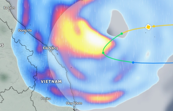 Dự báo mưa bắt đầu xảy ra ở một số tỉnh thành miền Trung nước ta từ tối 26/10 (màu xanh da trời là mưa nhỏ đến vừa, màu đỏ là mưa vừa đến mưa to, màu vàng là mưa rất to). Ảnh: Zoom Earth, OpenStreetMap, DWD.