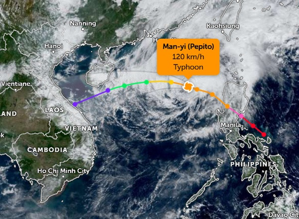 Trưa nay, sức gió của bão Man-yi là khoảng 120 km/h (cấp 12). Ảnh: Zoom Earth, JMA, JTWC. Trưa nay, sức gió của bão Man-yi là khoảng 120 km/h (cấp 12). Ảnh: Zoom Earth, JMA, JTWC.