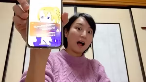 Cô gái ở Nhật đang phát livestream thì nhận được cảnh báo động đất trên điện thoại. Ảnh: X.