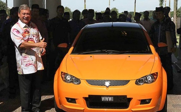 Sultan Ibrahim Iskandar là một trong những người có tổng tài sản lớn nhất Malaysia nhưng ông thường ăn mặc khá giản dị. Ảnh: Instagram.