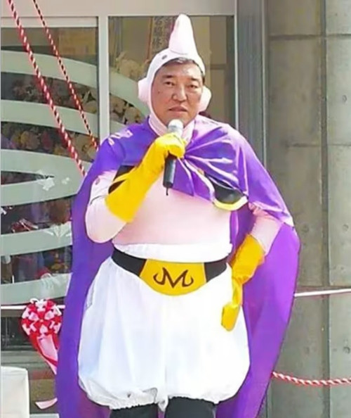 Ông Ishiba rất vui vẻ mặc đồ cosplay tại một sự kiện năm 2018 dù không được thông báo trước. Ảnh: Glamaqveen. Ông Ishiba rất vui vẻ mặc đồ cosplay tại một sự kiện năm 2018 dù không được thông báo trước. Ảnh: Glamaqveen.