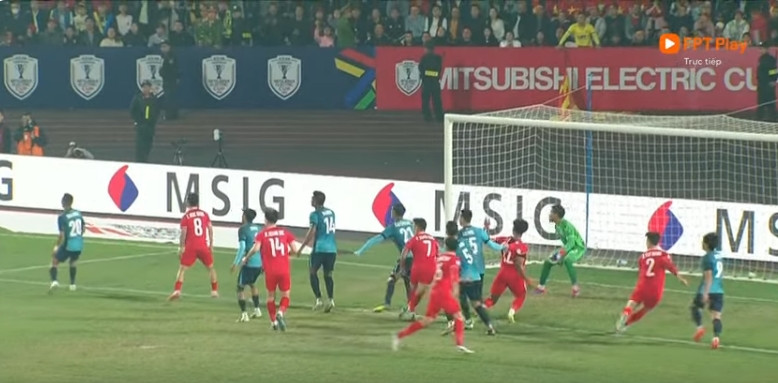 Lỗi kéo áo thì đã rõ ràng. Ảnh: YouTube. Lỗi kéo áo thì đã rõ ràng. Ảnh: YouTube.