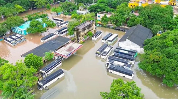 Mưa lớn do bão Fengal gây ngập lụt ở Puducherry (Ấn Độ). Ảnh: ANI.