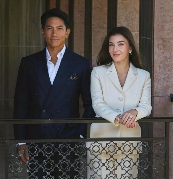 Hoàng tử Mateen và vợ sắp cưới, Anisha. Ảnh: Instagram.