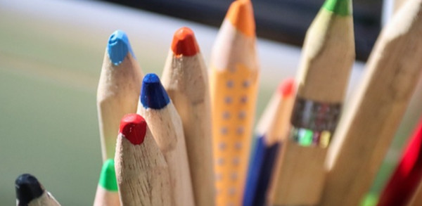 Nhiều sản phẩm cho trẻ em, bao gồm cả bút chì màu, cũng có hóa chất độc hại. Ảnh minh họa: Carrie Lewis. Nhiều sản phẩm cho trẻ em, bao gồm cả bút chì màu, cũng có hóa chất độc hại. Ảnh minh họa: Carrie Lewis.