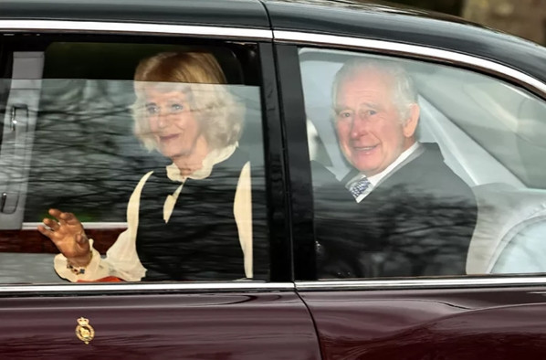 Vua Charles và Hoàng hậu Camilla cũng giữ tâm trạng tích cực. Ảnh chụp ngày 6/2. Ảnh: HENRY NICHOLLS/ AFP via Getty Images. Vua Charles và Hoàng hậu Camilla cũng giữ tâm trạng tích cực. Ảnh chụp ngày 6/2. Ảnh: HENRY NICHOLLS/ AFP via Getty Images.