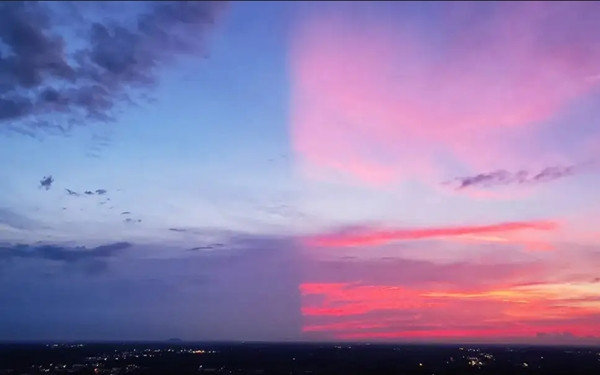 "Hoàng hôn chia đôi" tuyệt đẹp ở Florida (Mỹ). Ảnh: Uma Gopalakrishnan.