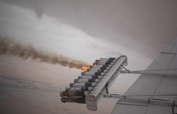 Làm mưa nhân tạo là công việc phức tạp, bao gồm việc bắn hóa chất vào các đám mây có sẵn. Ảnh: Andrea DiCenzo/ Getty Images. Làm mưa nhân tạo là công việc phức tạp, bao gồm việc bắn hóa chất vào các đám mây có sẵn. Ảnh: Andrea DiCenzo/ Getty Images.