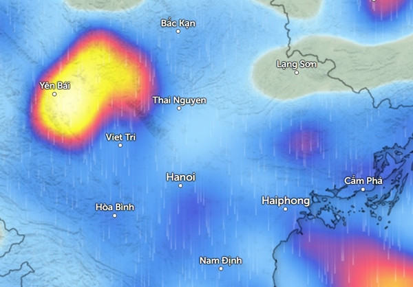 Dự báo mưa ở gần như toàn miền Bắc vào sáng mai, 5/6 (những vùng màu xanh da trời là mưa nhỏ đến vừa, màu đỏ và vàng là mưa vừa đến mưa to, màu vàng nhạt đến trắng là mưa rất to). Ảnh: Zoom Earth, OpenStreetMap.