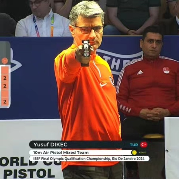 Dikec thi đấu ở đâu cũng đơn giản như vậy. Ảnh: Instagram. Dikec thi đấu ở đâu cũng đơn giản như vậy. Ảnh: Instagram.