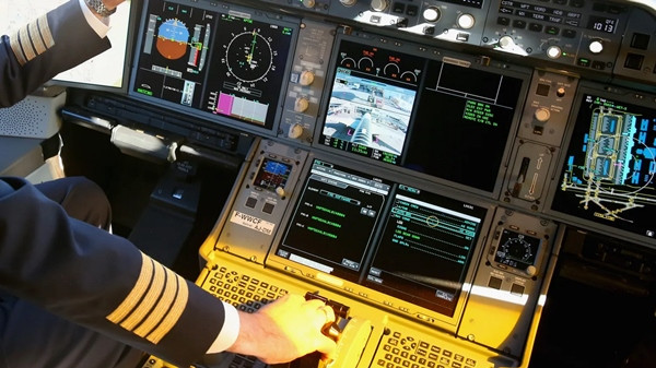 Việc không phi công nào điều khiển rất có thể khiến máy bay "chen" vào đường bay của máy bay khác. Ảnh minh họa: Getty. Việc không phi công nào điều khiển rất có thể khiến máy bay "chen" vào đường bay của máy bay khác. Ảnh minh họa: Getty.