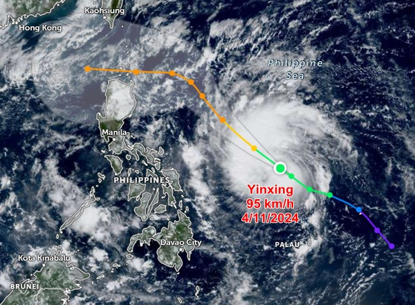 Vị trí hiện tại và đường đi dự báo của bão Yinxing, theo JTWC. Ảnh: Zoom Earth, JMA, JTWC.