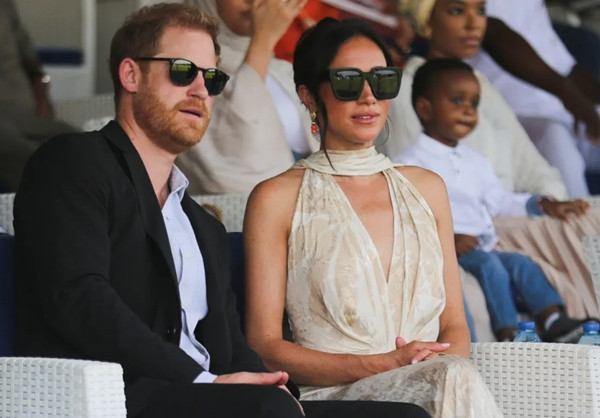 Vợ chồng Harry - Meghan trong chuyến đi thăm Nigeria vừa rồi. Ảnh: Reuters. Vợ chồng Harry - Meghan trong chuyến đi thăm Nigeria vừa rồi. Ảnh: Reuters.