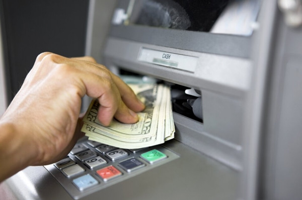 Tiền không phải của mình thì bạn đừng nghĩ đến việc rút ra để tiêu. Ảnh minh họa: Getty. Tiền không phải của mình thì bạn đừng nghĩ đến việc rút ra để tiêu. Ảnh minh họa: Getty.