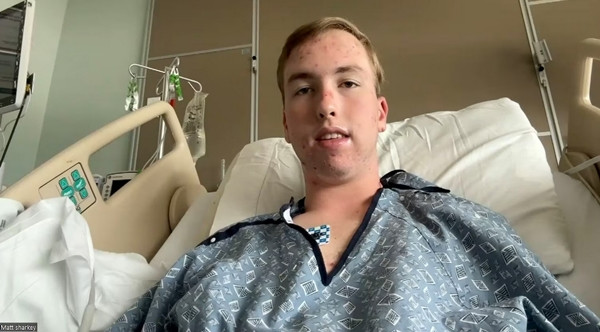 Sharkey ở trong bệnh viện sau khi bị sét đánh. Ảnh: ABC News.