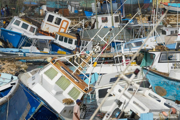 Các tàu đánh cá bị bão Beryl phá hỏng ở Barbados. Ảnh: Ricardo Mazalan/ AP.