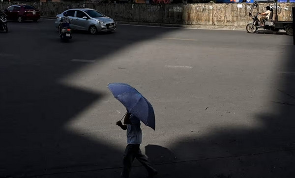 Hơn 100 kỷ lục về nhiệt độ ở nước ta bị phá vỡ trong tháng 4. Ảnh: Manan Vatsyayana/ AFP/ Getty Images. Hơn 100 kỷ lục về nhiệt độ ở nước ta bị phá vỡ trong tháng 4. Ảnh: Manan Vatsyayana/ AFP/ Getty Images.