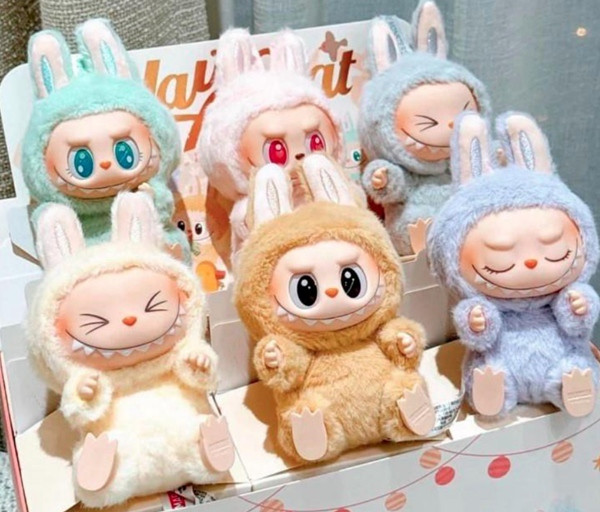 Người phụ nữ mua búp bê Labubu (và một số món đồ khác) về làm quà mà không khai báo với Hải quan Singapore. Ảnh minh họa: Instagram. Người phụ nữ mua búp bê Labubu (và một số món đồ khác) về làm quà mà không khai báo với Hải quan Singapore. Ảnh minh họa: Instagram.