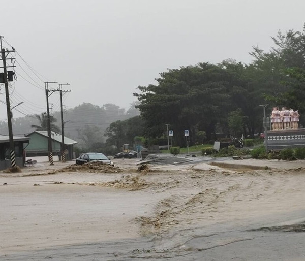 Nước ngập đầy bùn do bão Kong-rey ở huyện Hoa Liên (Đài Loan, Trung Quốc) vào ngày 31/10. Ảnh: Focus Taiwan. Nước ngập đầy bùn do bão Kong-rey ở huyện Hoa Liên (Đài Loan, Trung Quốc) vào ngày 31/10. Ảnh: Focus Taiwan.