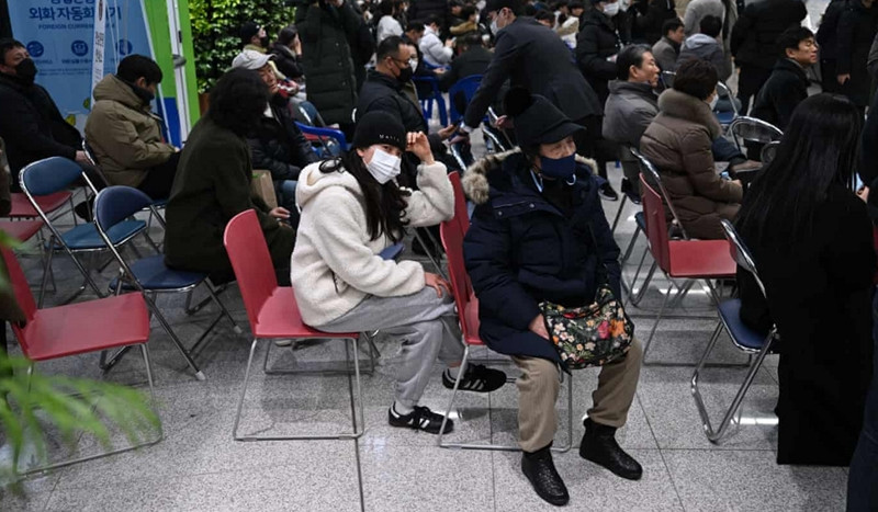 Gia đình của các nạn nhân tập trung ở sân bay. Ảnh: Jung Yeon-Je/ AFP/ Getty Images. Gia đình của các nạn nhân tập trung ở sân bay. Ảnh: Jung Yeon-Je/ AFP/ Getty Images.