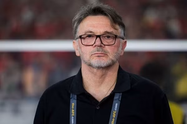 Ông Troussier "mất việc" vì ĐT Indonesia. Ảnh: X.