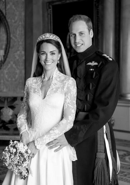 Ảnh cưới năm 2011 mà William - Kate mới đăng. Ảnh: Thân vương và Vương phi xứ Wales.