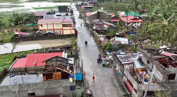 Nhiều nhà cửa bị bão Man-yi tàn phá ở tỉnh Catanduanes. Ảnh: Thị trưởng Cesar Robles/ AFP. Nhiều nhà cửa bị bão Man-yi tàn phá ở tỉnh Catanduanes. Ảnh: Thị trưởng Cesar Robles/ AFP.