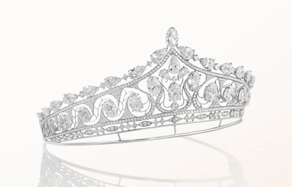 Vương miện mà Anisha đội. Ảnh: Flower Diamond. Vương miện mà Anisha đội. Ảnh: Flower Diamond.