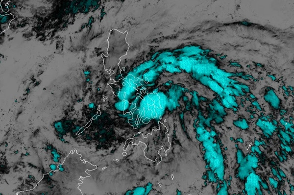 Áp thấp nhiệt đới di chuyển khá nhanh và đã đổ bộ Philippines 2 lần. Ảnh: Rappler.