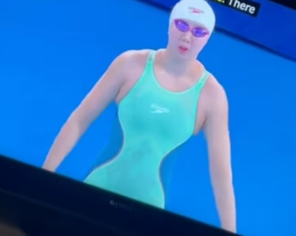 Vòng eo 40 cm? Ảnh: Adam Clayton. Vòng eo 40 cm? Ảnh: Adam Clayton.