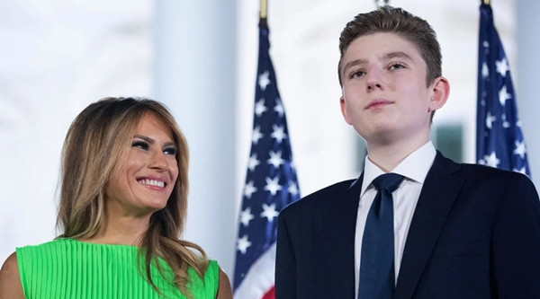 "Bà Melania đã nuôi dạy Barron rất tốt" - nhiều cư dân mạng viết. Ảnh: Getty.