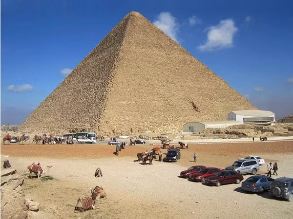Đại Kim Tự Tháp Giza. Ảnh: David Stanley.