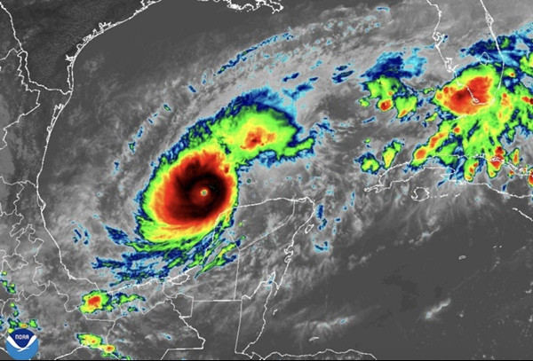 Hình ảnh siêu bão Milton. Đây có thể là cơn bão mạnh nhất đi vào thành phố Tampa (bang Florida, Mỹ) trong một thế kỷ. Ảnh: NOAA. Hình ảnh siêu bão Milton. Đây có thể là cơn bão mạnh nhất đi vào thành phố Tampa (bang Florida, Mỹ) trong một thế kỷ. Ảnh: NOAA.