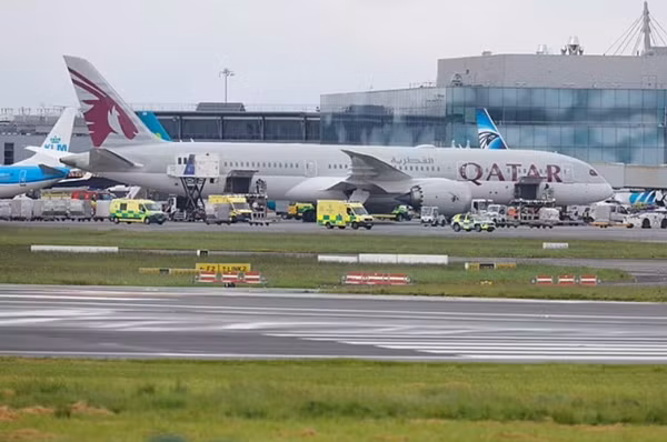 Chuyến bay của Qatar Airways gặp nhiễu động khiến 12 người bị thương. Ảnh: Mail Online.