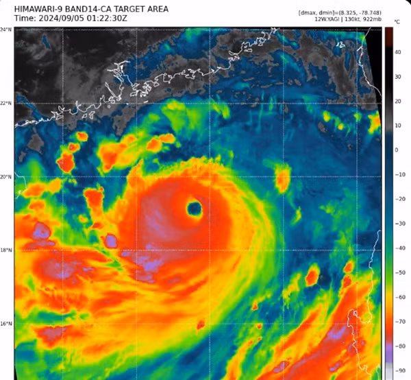 Hình ảnh bão số 3 vào sáng nay: Mắt bão đã rất rõ rệt. Ảnh: Weather Track Us.