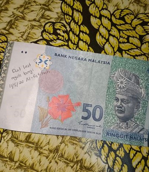 Hình tờ tiền có dòng chữ lạ mà anh Tuah đăng lên mạng. Ảnh: Tuah Lim.