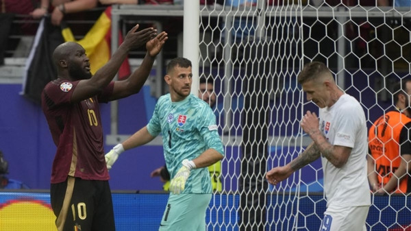 Pháp nhọc nhằn vượt qua Bỉ nhờ bàn phản lưới muộn ảnh 11 Pháp nhọc nhằn vượt qua Bỉ nhờ bàn phản lưới muộn ảnh 11