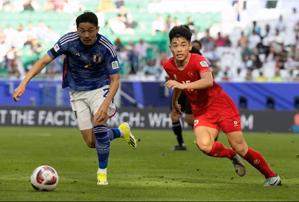 ĐT Nhật Bản 4 - 2 ĐT Việt Nam. Ảnh: AFC.