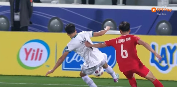 Thanh Bình đã phạm lỗi không đáng có. Ảnh: FPT Play.