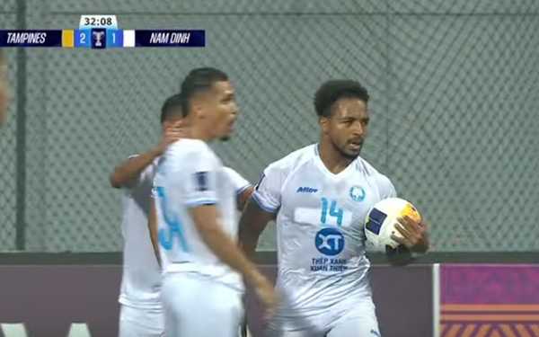 Nguyễn Xuân Son (Rafaelson) ghi bàn ở san Jalan Besar hồi tháng 10. Ảnh: AFC. Nguyễn Xuân Son (Rafaelson) ghi bàn ở san Jalan Besar hồi tháng 10. Ảnh: AFC.