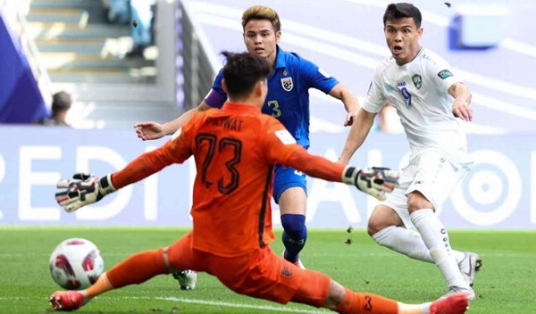 Dù chơi tốt nhưng ĐT Thái Lan đã không thể vào Tứ kết Asian Cup. Ảnh: Zhizhao Wu/ Getty Images. Dù chơi tốt nhưng ĐT Thái Lan đã không thể vào Tứ kết Asian Cup. Ảnh: Zhizhao Wu/ Getty Images.