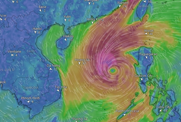 Mô hình của ECMWF dự báo bão/ ATNĐ sẽ vào Biển Đông ngày 24/10. Ảnh: Windy.