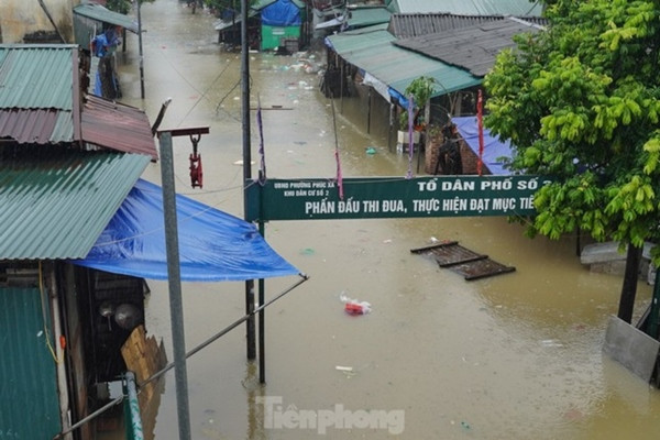 Tình trạng ngập úng vẫn diễn ra ở vùng ven sông một số tỉnh thành, nên người dân vẫn cần hết sức cẩn thận. Ảnh: TPO. Tình trạng ngập úng vẫn diễn ra ở vùng ven sông một số tỉnh thành, nên người dân vẫn cần hết sức cẩn thận. Ảnh: TPO.