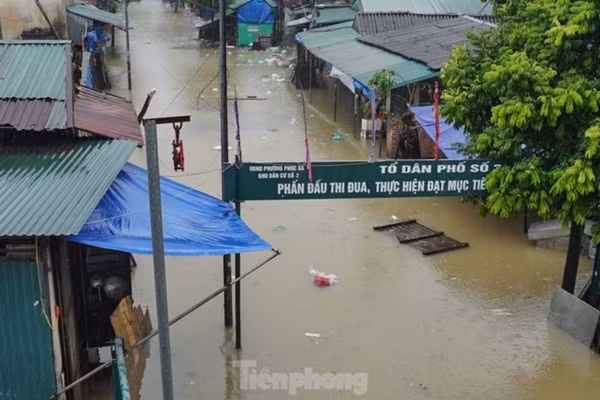Tình trạng ngập úng vẫn diễn ra ở vùng ven sông một số tỉnh thành, nên người dân vẫn cần hết sức cẩn thận. Ảnh: TPO.