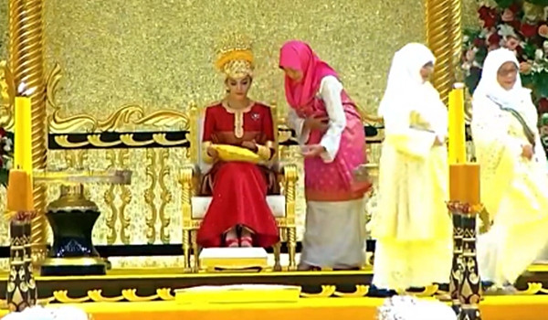 Bộ váy cưới thứ hai của Anisha. Ảnh: Instagram. Bộ váy cưới thứ hai của Anisha. Ảnh: Instagram.